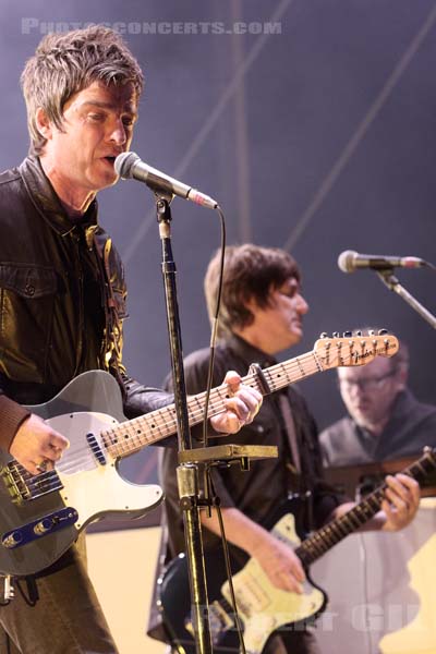 NOEL GALLAGHER'S HIGH FLYING BIRDS - 2015-06-23 - PARIS - Place de la Republique - 